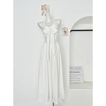 Γυναικείο λευκό maxi φόρεμα με halter neck, χωρίς μανίκια, γαλλικού στυλ κομψότητας, καλοκαίρι-φθινόπωρο