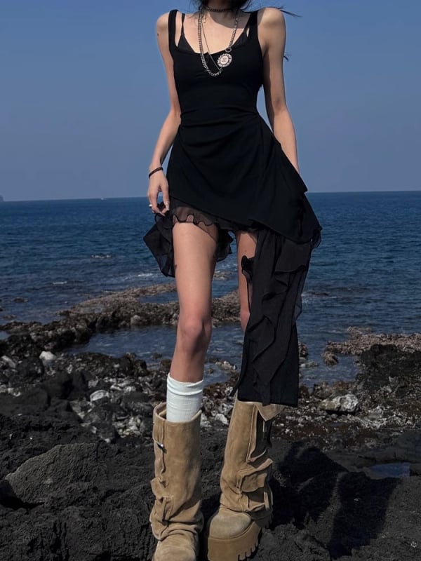 Γαλλικού στυλ Χεμπόρν μαύρο φόρεμα με τιράντες για γυναίκες, καλοκαίρι, στηρίζει τη μέση, σμιλεύει τη σιλουέτα, ασύμμετρο μακρύ φόρεμα