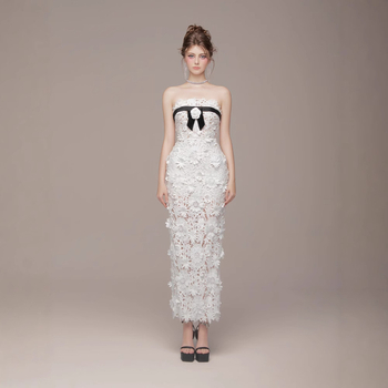 Γυναικείο strapless φόρεμα με καμέλια, φρέσκος floral σχεδιασμός, στενή εφαρμογή, μακρύ φόρεμα, καλοκαίρι 2026, μοντέλο 2059