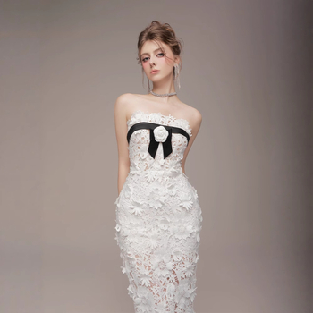 Γυναικείο strapless φόρεμα με καμέλια, φρέσκος floral σχεδιασμός, στενή εφαρμογή, μακρύ φόρεμα, καλοκαίρι 2026, μοντέλο 2059