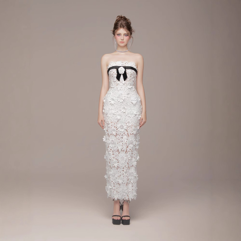 Γυναικείο strapless φόρεμα με καμέλια, φρέσκος floral σχεδιασμός, στενή εφαρμογή, μακρύ φόρεμα, καλοκαίρι 2026, μοντέλο 2059