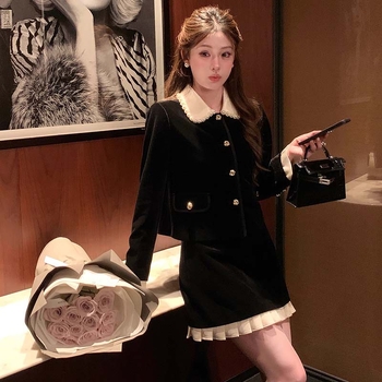 Βελούδινο τοπ με doll collar και φούστα, δύο τεμάχια, φθινοπωρο 2025