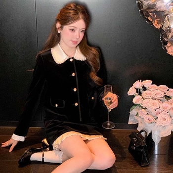 Βελούδινο τοπ με doll collar και φούστα, δύο τεμάχια, φθινοπωρο 2025