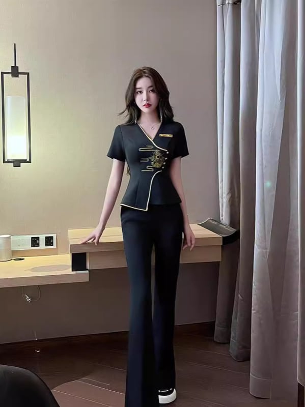 Set uniformă pentru femei pentru spa și masaj la picioare – top cu mâneci scurte, decolteu în V și pantaloni lungi, poliester cu uscare rapidă, model 8517
