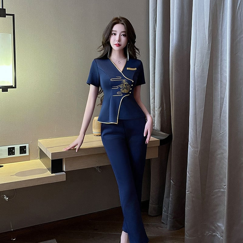 Set uniformă pentru femei pentru spa și masaj la picioare – top cu mâneci scurte, decolteu în V și pantaloni lungi, poliester cu uscare rapidă, model 8517