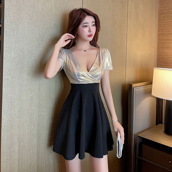 Set uniform spa – top cu decolteu în V și mâneci scurte și pantaloni capri, pentru masaj la picioare, material evacuează umezeala