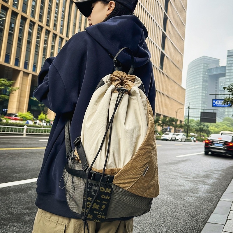 Ruiyingzizhi trendy crossbody taška a batoh na outdoor cestovanie, ľahký, kapacita do 20 L, kompatibilný s 8-palcovým notebookom