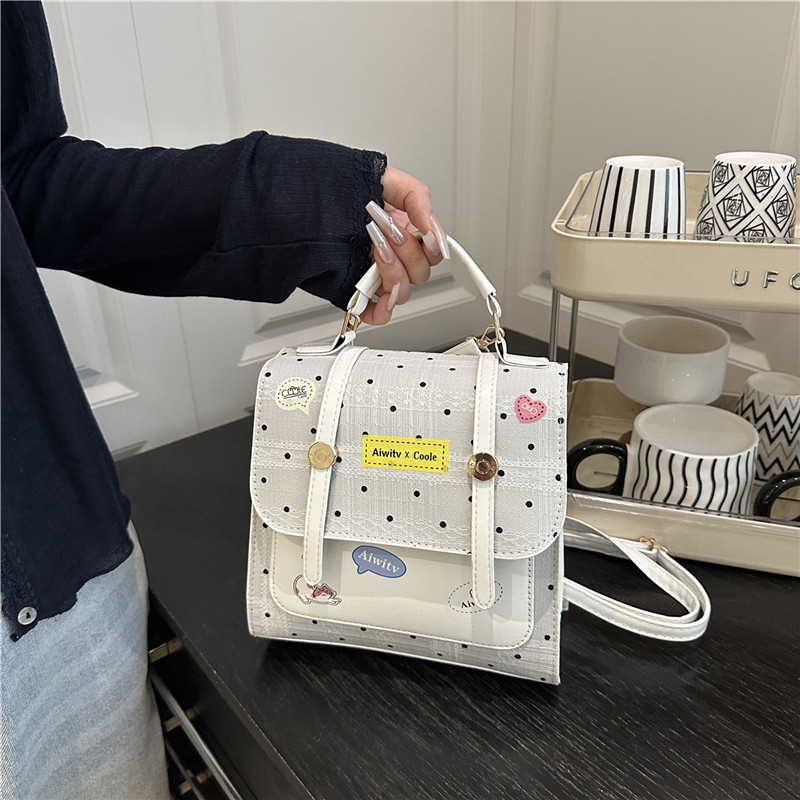Dievčenský viacúčelový batoh na školu a do mesta – štýlový a ľahký s bodkovaným vzorom, crossbody taška