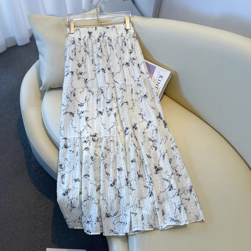 Φούστα chiffon midi σε Α-γραμμή, με υψηλή μέση, λευκό φλοράλ, άνοιξη-καλοκαίρι 2026, φαρδύ τελείωμα και σχέδιο patchwork