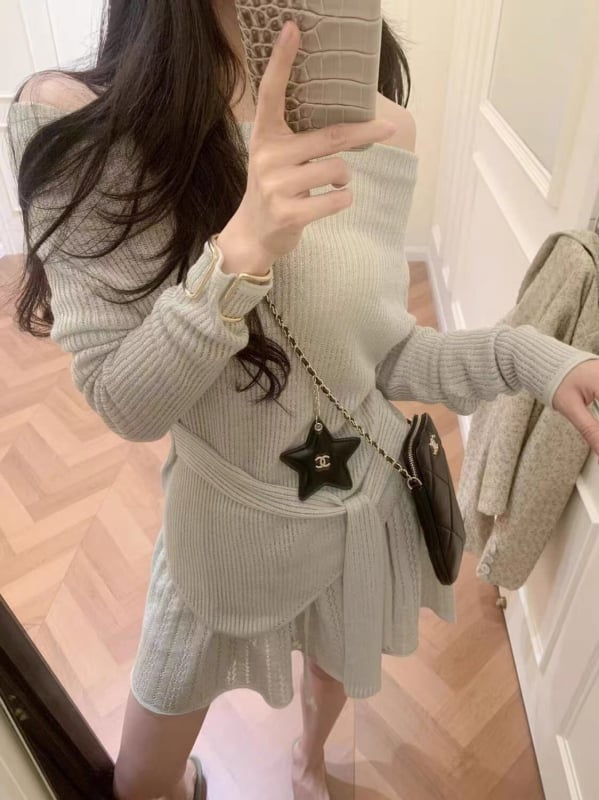 Ολοκληρωμένο σετ OOTD: μοναδικό ζακετάκι με γιακά, ζώνη στη μέση και κολακευτική μίντι φούστα
