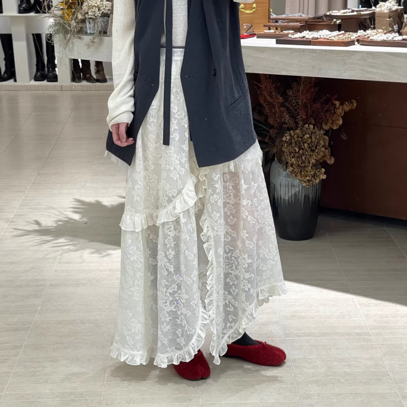 Jacquard midi φούστα με ακανόνιστο τελείωμα και δαντελένιες λεπτομέρειες