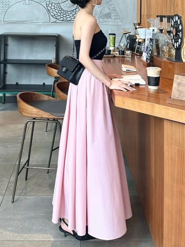 Ροζ φλαντζέ γαλλικού στυλ lazy chic με υψηλή ζώνη, midi μήκος, καλοκαιρινή φούστα με φουσκωμένο σχήμα και καλλιτεχνικές λεπτομέρειες – κομψή φούστα-ομπρέλα