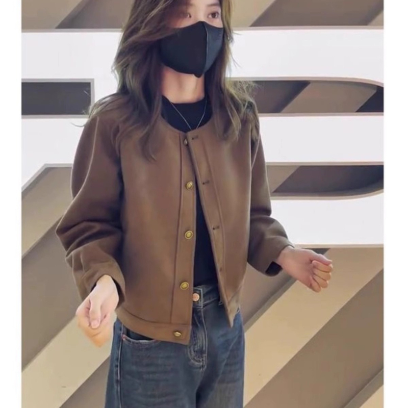 Γυναικείο κοντό καφέ παλτό σε στιλ Chanel, ύφασμα Chenille, φθινοπωρινό-χειμερινό 2025