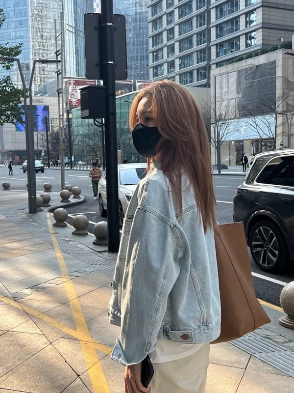 Dámska rifľová bunda v retro hongkong štýle, svetlo modrá, voľný strih, krátky strih, casual pracovné oblečenie na jar a jeseň