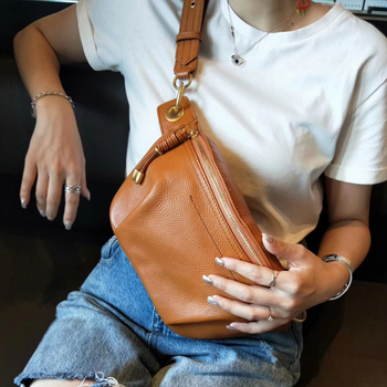 Γυναικεία τσάντα crossbody από δέρμα πρώτης ποιότητας, με φαρδύ ιμάντα και ρετρό αλυσίδα