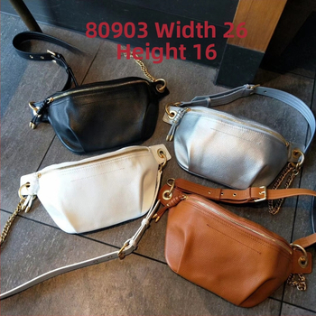 Dámska crossbody taška z prvej vrstvy kože, s širokým remienkom a retro retiazkou