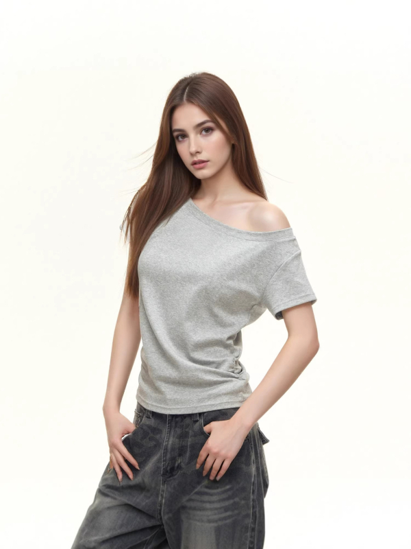 Μαύρο γυναικείο T‑shirt με ένα ώμο και διαγώνιο λουρί, κοντό μανίκι, στενή γραμμή, κατάλληλο για άνοιξη–καλοκαίρι 2026