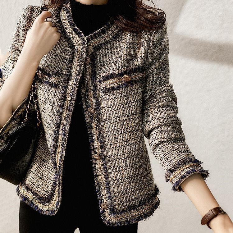 Γυναικείο κοντό σακάκι από tweed σε στυλ Chanel, φθινοπωρινό 2024, κομψό και εκλεπτυσμένο