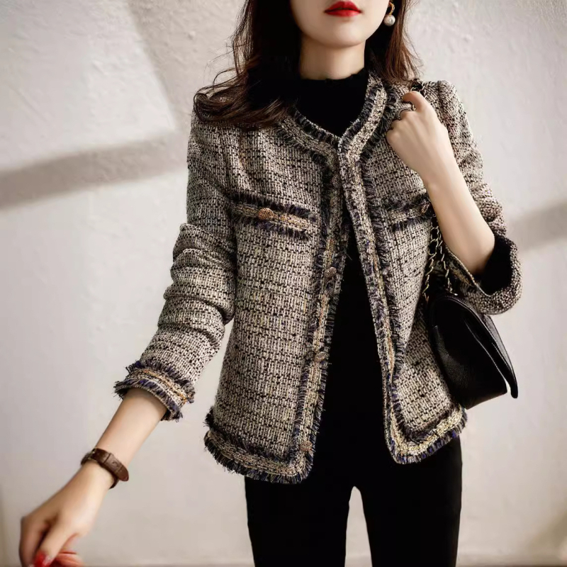Γυναικείο κοντό σακάκι από tweed σε στυλ Chanel, φθινοπωρινό 2024, κομψό και εκλεπτυσμένο
