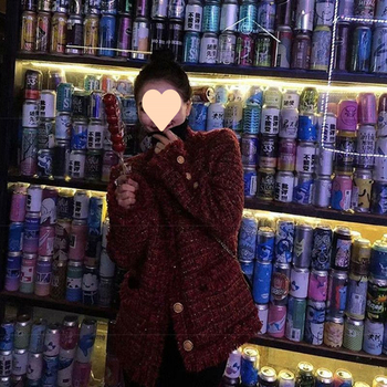 Κόκκινο γυναικείο παλτό από tweed σε στιλ Chanel, κοντό, φθινοπωρινό 2024