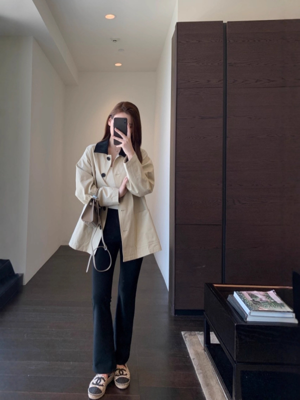 Γυναικείο trench coat για μικρού ύψους, με αδυνατιστική γραμμή, μεσαίου μήκους, μονόχρωμο βαμβακερό εξωτερικό, φθινοπωρινό 2025