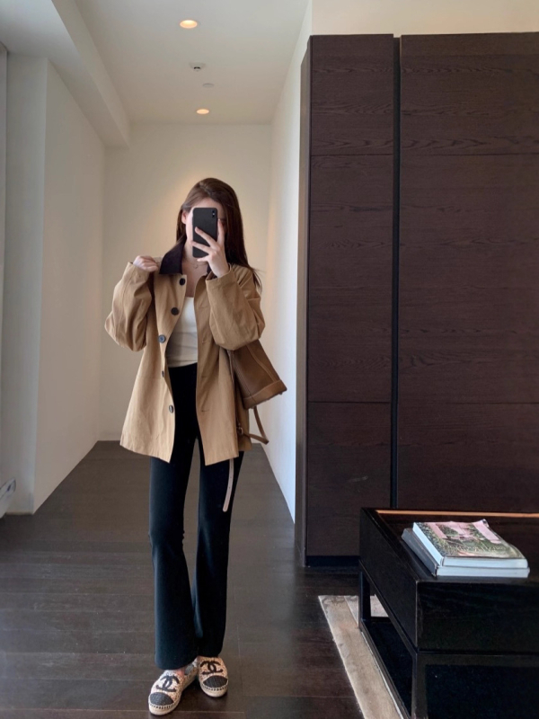 Γυναικείο trench coat για μικρού ύψους, με αδυνατιστική γραμμή, μεσαίου μήκους, μονόχρωμο βαμβακερό εξωτερικό, φθινοπωρινό 2025