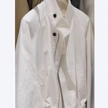 Γυναικείο trench coat για την άνοιξη 2026, μεσαίου μήκους, με κολάρο-στάση, μοντέρνο