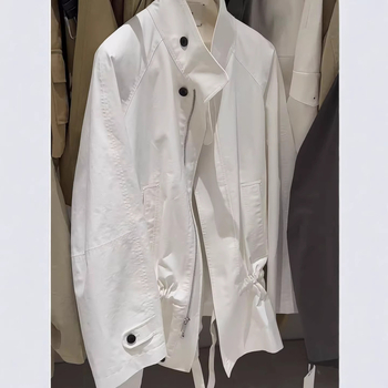 Γυναικείο trench coat για την άνοιξη 2026, μεσαίου μήκους, με κολάρο-στάση, μοντέρνο