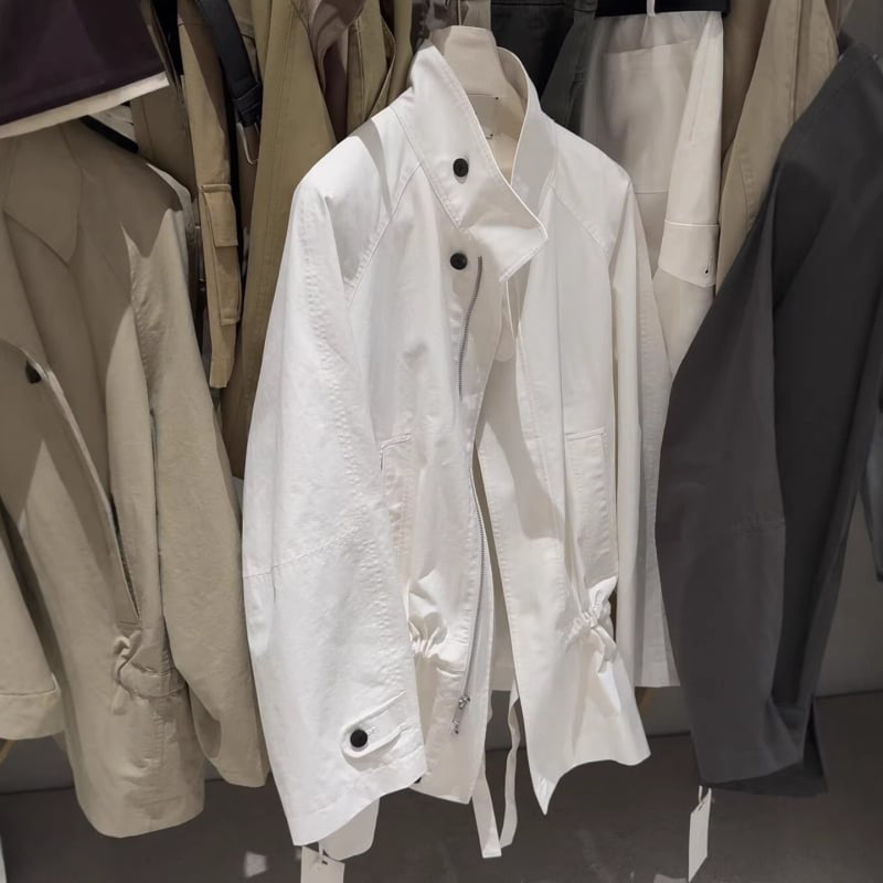 Γυναικείο trench coat για την άνοιξη 2026, μεσαίου μήκους, με κολάρο-στάση, μοντέρνο