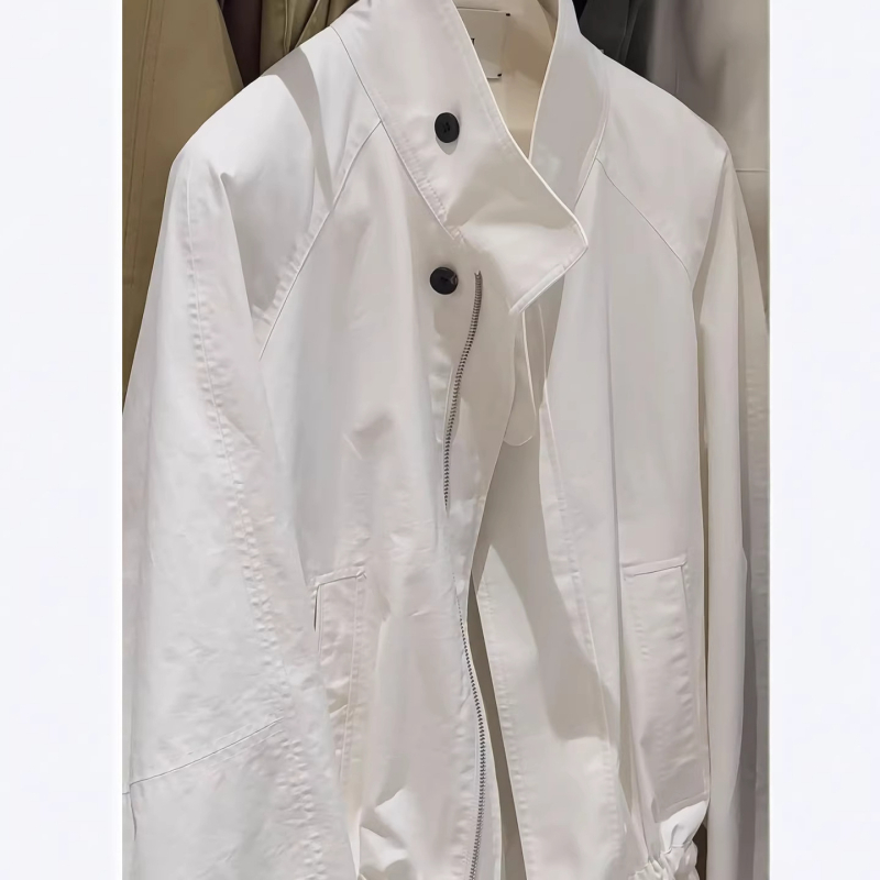 Γυναικείο trench coat για την άνοιξη 2026, μεσαίου μήκους, με κολάρο-στάση, μοντέρνο