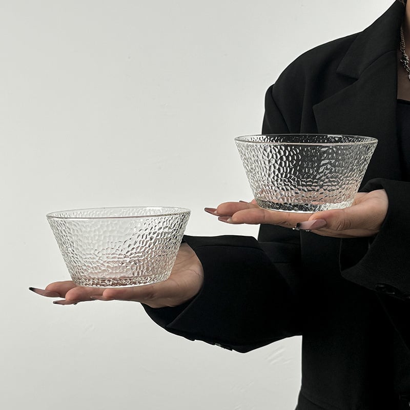 Áttetsző üveg tál, nagy méretű saláta- és gyümölcstál, elegáns, letisztult stílus.