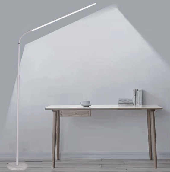 LED λάμπα δαπέδου για σαλόνι και υπνοδωμάτιο, κάθετος σχεδιασμός για ανάγνωση στο κρεβάτι και εξάσκηση πιάνου, ρυθμιζόμενο ύψος μέχρι 15 εκ, 220V, υψηλός CRI ≥90