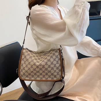 Τσαντάκι crossbody μεγάλής χωρητικότητας, στυλ δρόμου, PVC, τετράγωνο μεσαίου μεγέθους με φερμουάρ, εσωτερικές θήκες και διπλό ιμάντα ώμου