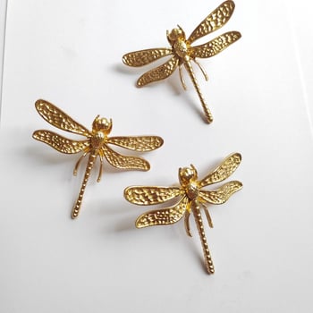 Dragonfly λαβή από ορείχαλκο για συρτάρια και ντουλάπες — μοντέρνο διακοσμητικό εξάρτημα επίπλων