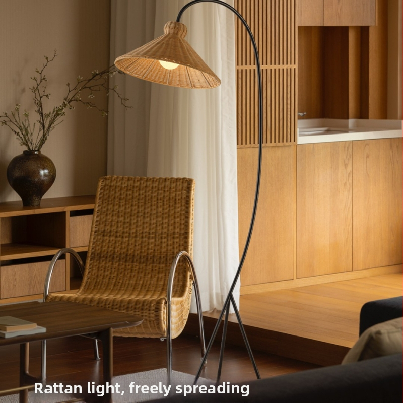 Podlahová lampa z ratanu pre obývaciu izbu – francúzsky vintage krémový štýl a retro japonský wabi-sabi štýl, LED s trojfarebným stmievaním, kovový rám