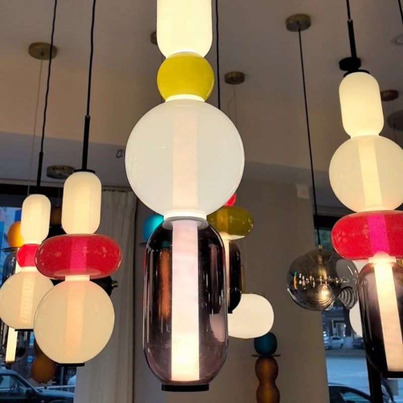 Skandináv posztmodern üvegszálas csillár, egyedi gyártású a nappalira, étkezőbe és hálószobába; művészi, színes tök alakú függőlámpa, minimalistikus luxus megjelenéssel.