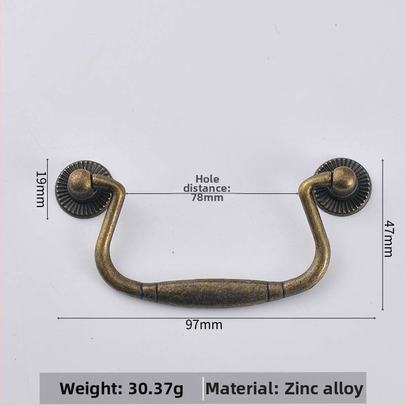 B-139 Retro úchytka na skriňu, zliatina zinku s bronzovým povrchom, rozteč otvorov 78 mm