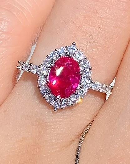 Zhuang Sheng Jewelry – Σετ γυναικείων κοσμημάτων: vintage δαχτυλίδι, κολιέ με μενταγιόν και σκουλαρίκια με κόκκινο κορούνδιο, επιχρυσωμένος χαλκός