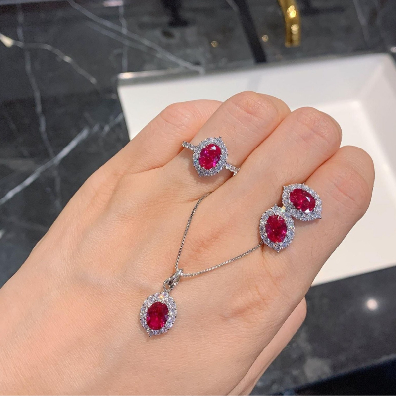 Zhuang Sheng Jewelry – Σετ γυναικείων κοσμημάτων: vintage δαχτυλίδι, κολιέ με μενταγιόν και σκουλαρίκια με κόκκινο κορούνδιο, επιχρυσωμένος χαλκός