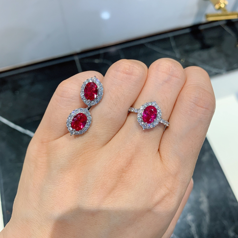 Zhuang Sheng Jewelry – Σετ γυναικείων κοσμημάτων: vintage δαχτυλίδι, κολιέ με μενταγιόν και σκουλαρίκια με κόκκινο κορούνδιο, επιχρυσωμένος χαλκός