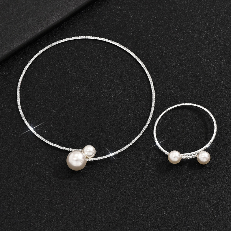 Choker με μαργαριτάρια και λαμπερούς λίθους, ρυθμιζόμενο βραχιόλι — σετ νυφικών κοσμημάτων
