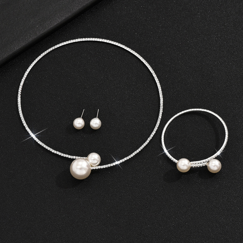 Choker με μαργαριτάρια και λαμπερούς λίθους, ρυθμιζόμενο βραχιόλι — σετ νυφικών κοσμημάτων