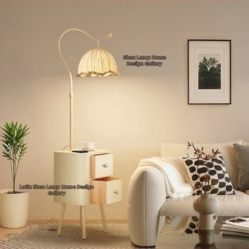 Integrovaná stojaca lampa so zásuvkou pri sedačke, krémový dizajn, ambientné osvetlenie do obývačky a spálne, lampa na konferenčný stolík