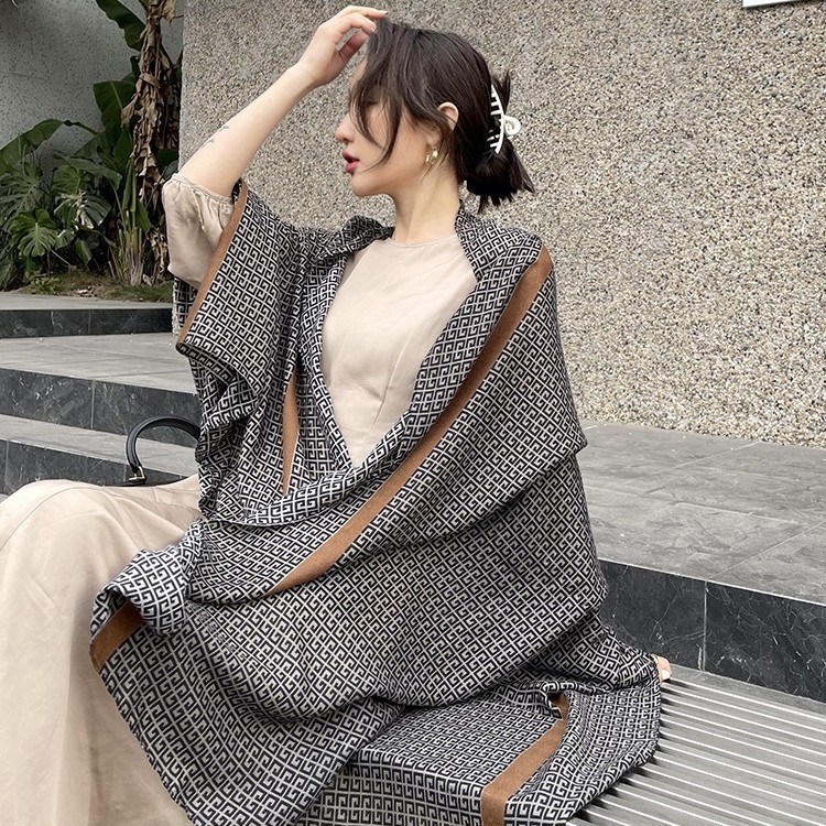 Γυναικείος πολυεστερικός σάλι, warp-knit, 180×90 εκ.