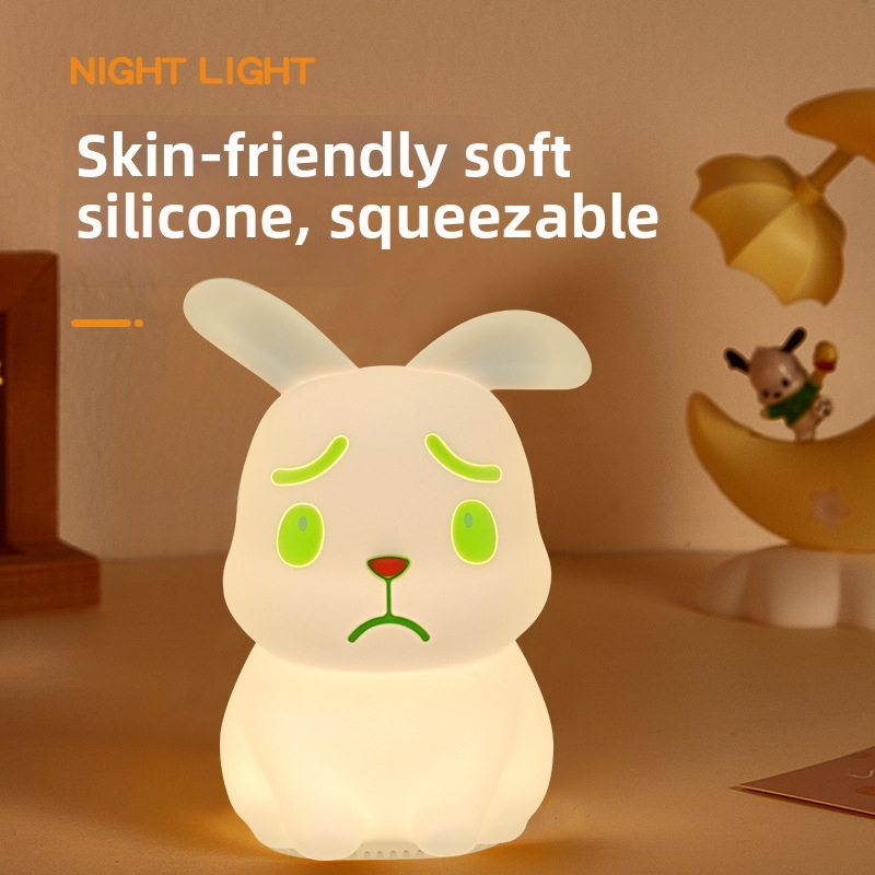 Nočná lampa s krémovým zajačikom do detskej izby, stolná USB lampička