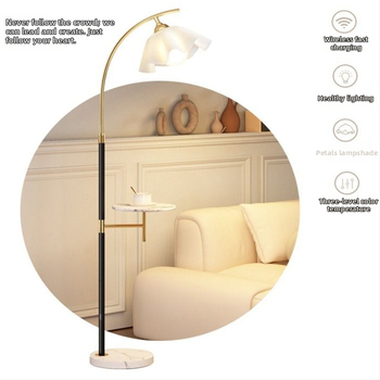 Krémový stojací lampa v škandinávskom štýle s integrovaným nočným stolíkom pre úložisko