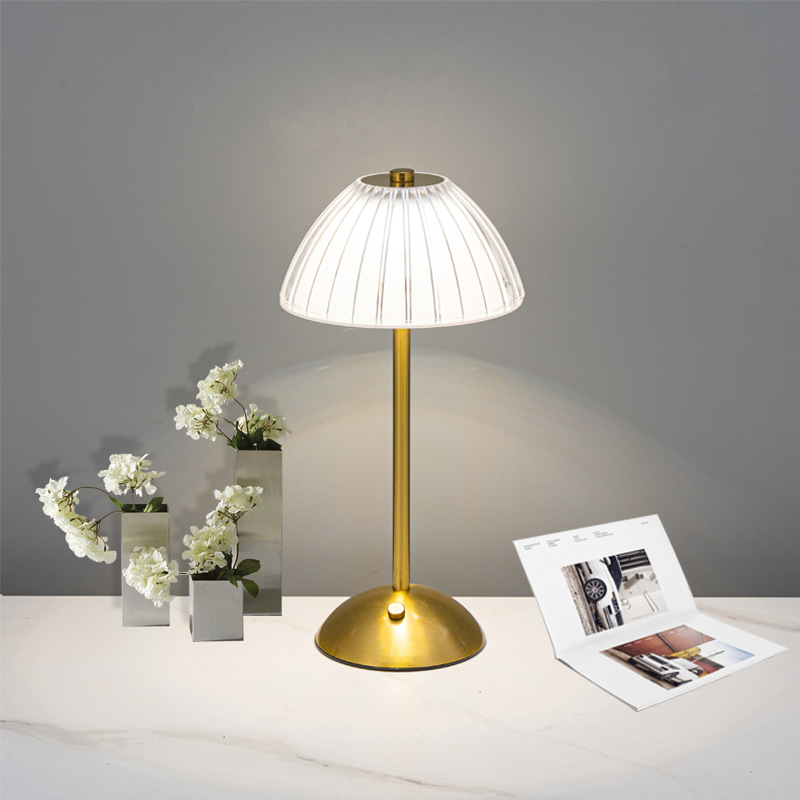 Tekvicové LED nočné svetlo z kované železa do spálne, nabíjateľná dekoratívna stolná lampa