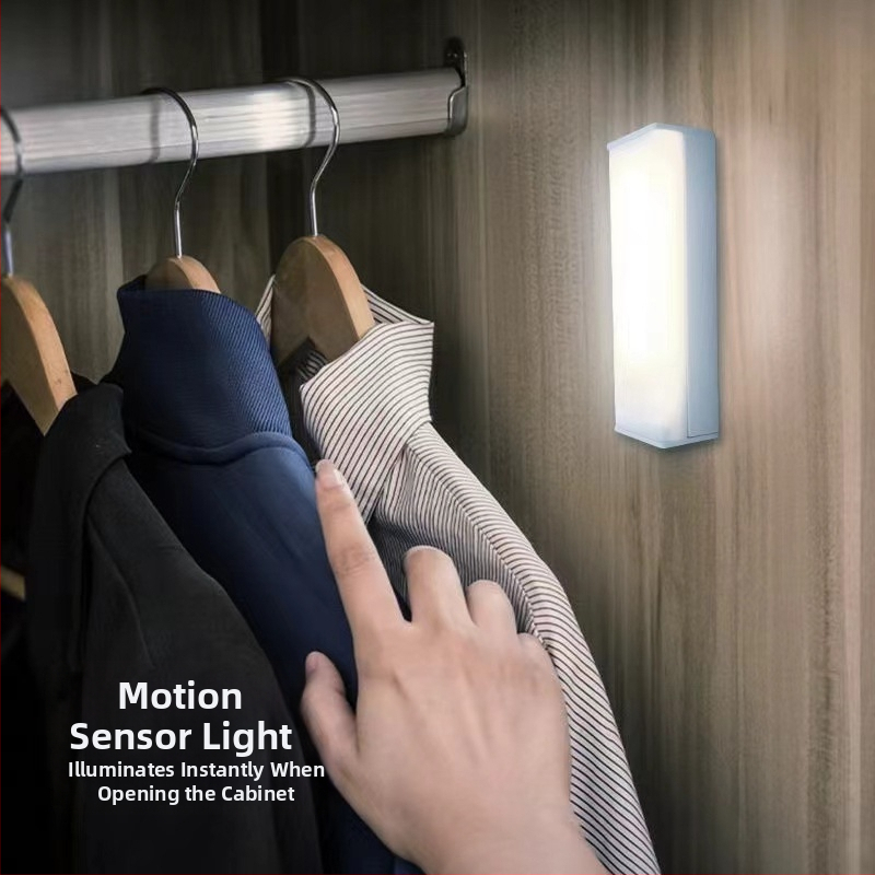 LED senzorová nočná lampička pre internát, pri posteli, pohybom aktivovaná pre chodbu a kúpeľňu, s batériovým napájaním