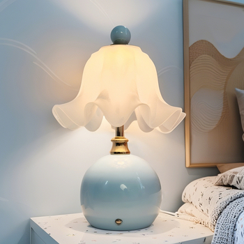 Stolná lampa v krémovom štýle, kreatívny luxusný dizajn do spálne, nočného stolíka a hlavnej spálne, ambientné nočné svetlo