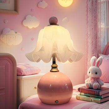 Stolná lampa v krémovom štýle, kreatívny luxusný dizajn do spálne, nočného stolíka a hlavnej spálne, ambientné nočné svetlo